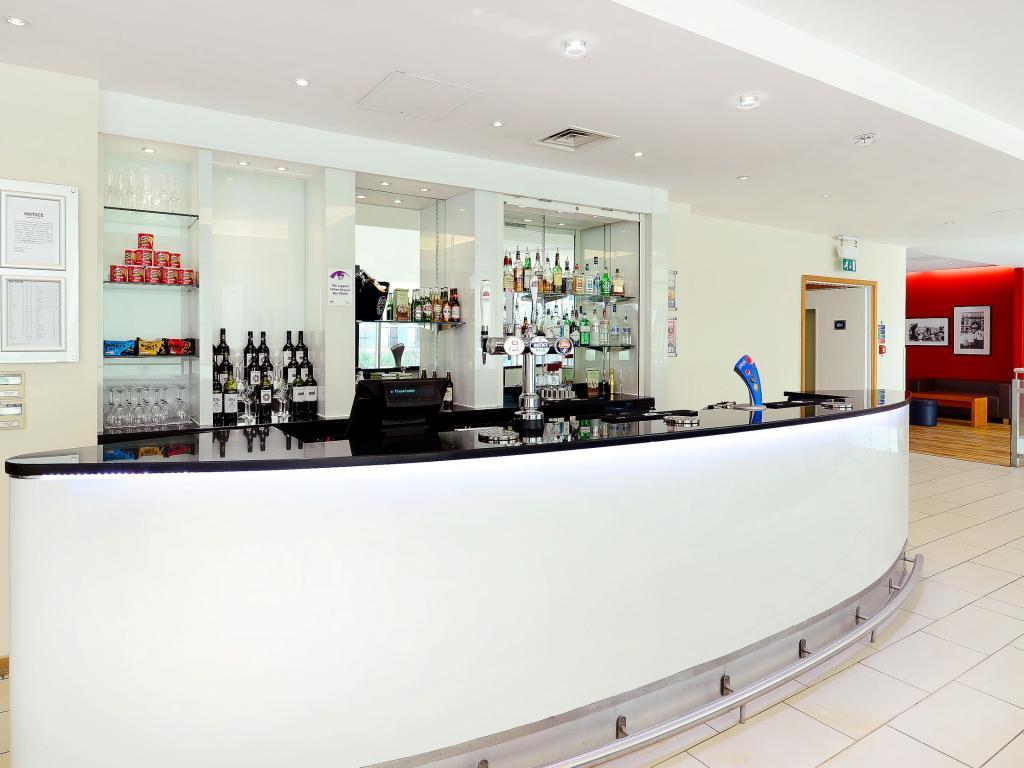 Ramada Encore Milton Keynes Exterior photo